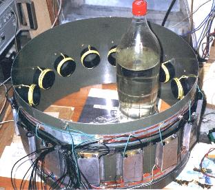 Experimental measuring system for magnetic induction tomography with 16 inductors and detectors (25463 bytes)